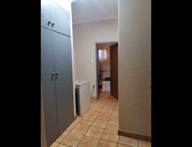 6 BEDROOM HOUSE FOR SALE IN OOS EINDE